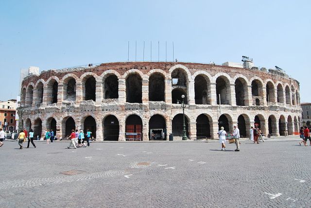800px-Verona_arena_2009