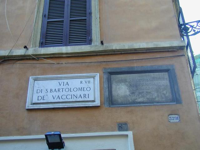 Gedenkplaat bij het geboortehuis van Cola di Rienzo in Rome