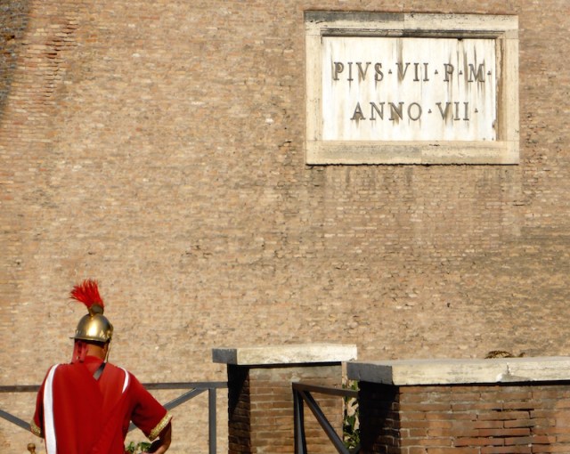 Colosseum-gladiator-Copyright Orpheus kijkt om